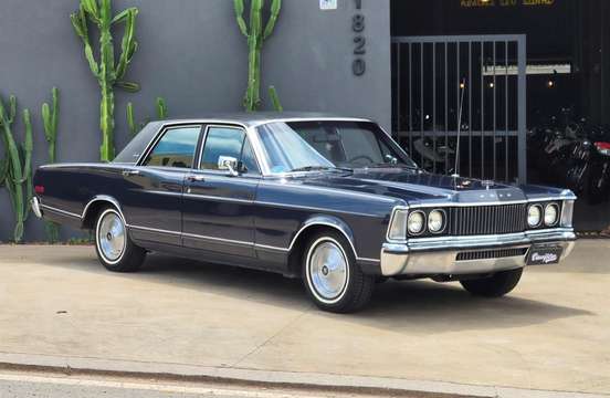FORD-GALAXIE-1982