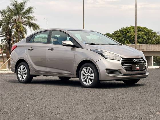 HYUNDAI HB20S 1.6 COMFORT PLUS 16V FLEX 4P AUTOMÁTICO