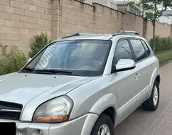 HYUNDAI TUCSON 2.0 MPFI GLS 16V 143CV 2WD GASOLINA 4P AUTOMÁTICO HYUNDAI TUCSON 2.0 MPFI GLS 16V 143CV 2WD GASOLINA 4P AUTOMÁTICO