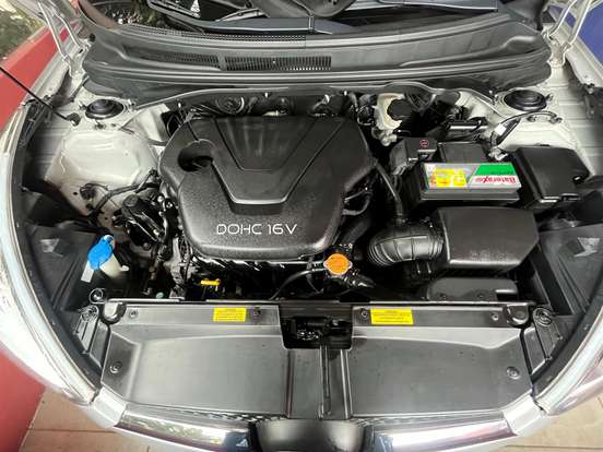 HYUNDAI-VELOSTER-2012