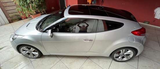 HYUNDAI-VELOSTER-2012