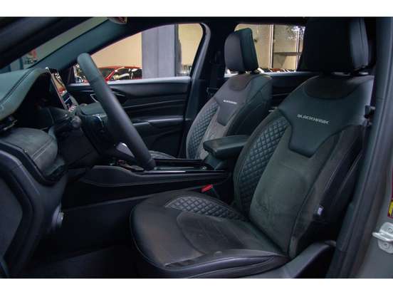 JEEP-COMMANDER-2.0 HURRICANE 4 TURBO GASOLINA BLACKHAWK AT9 JEEP-COMMANDER-2024