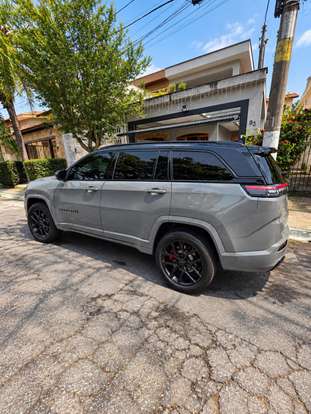 JEEP-COMMANDER-2024