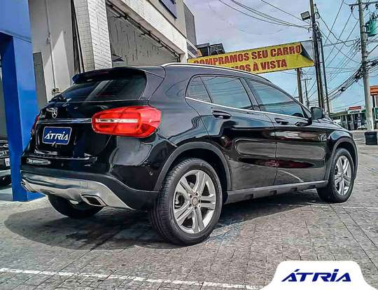 MERCEDES-BENZ-GLA 200-2016