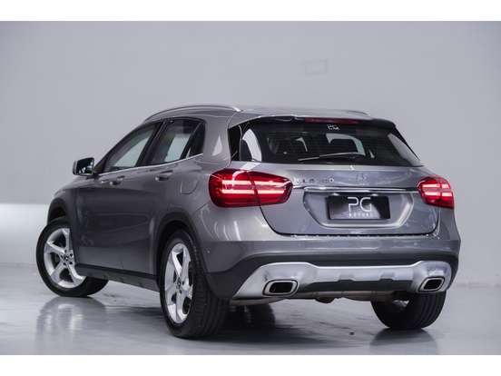 MERCEDES-BENZ-GLA 200-2018