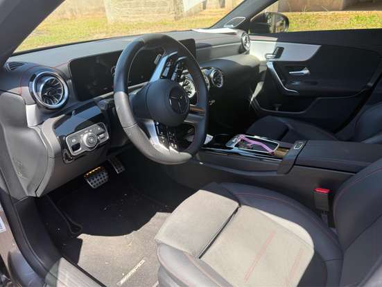 MERCEDES-BENZ-CLA 200-2025