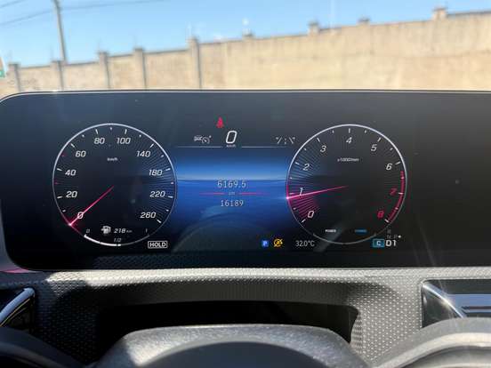 MERCEDES-BENZ-CLA 200-2025
