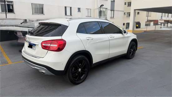 MERCEDES-BENZ-GLA 200-2015
