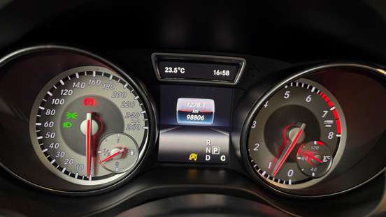 MERCEDES-BENZ-GLA 200-2015