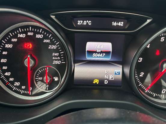 MERCEDES-BENZ-GLA 200-2018