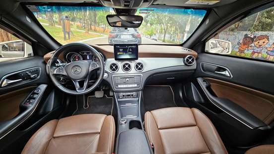 MERCEDES-BENZ-GLA 200-2017