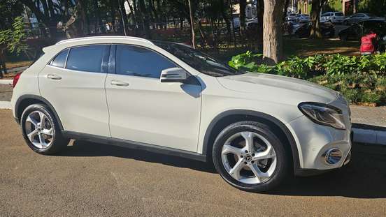 MERCEDES-BENZ-GLA 200-2017