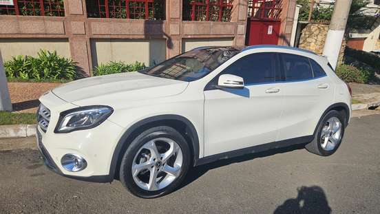 MERCEDES-BENZ-GLA 200-2017