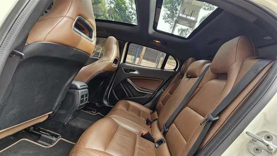 MERCEDES-BENZ-GLA 200-2017