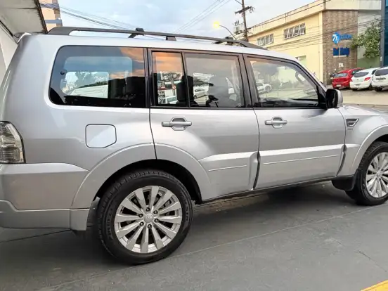 MITSUBISHI-PAJERO FULL-3.8 HPE 4X4 V6 24V GASOLINA 4P AUTOMÁTICO MITSUBISHI-PAJERO FULL-2015