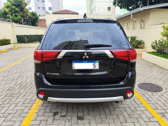 MITSUBISHI-OUTLANDER-2016