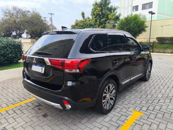 MITSUBISHI-OUTLANDER-2016