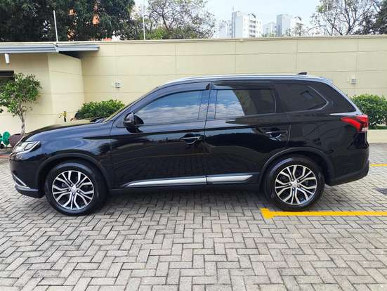 MITSUBISHI-OUTLANDER-2016