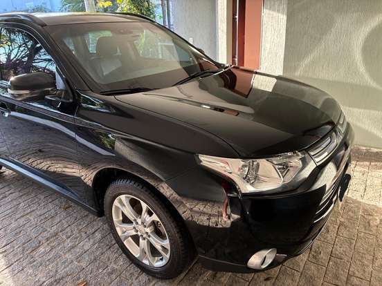 MITSUBISHI-OUTLANDER-2013