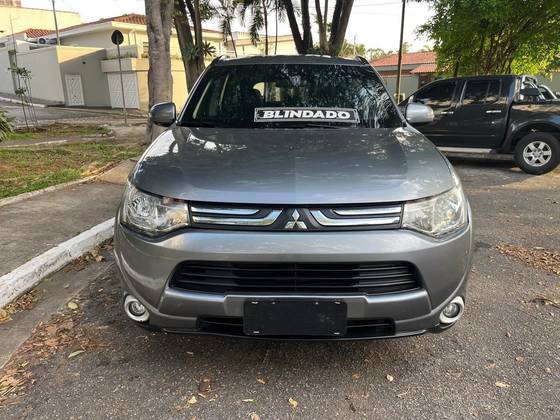 MITSUBISHI OUTLANDER 3.0 GT 4X4 V6 24V GASOLINA 4P AUTOMÁTICO