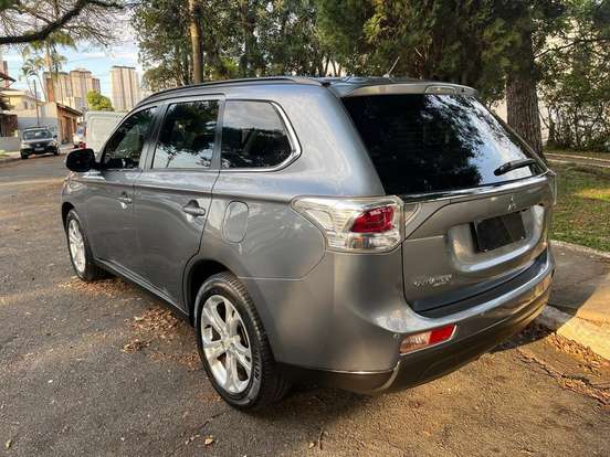 MITSUBISHI-OUTLANDER-2014