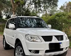 MITSUBISHI PAJERO TR4 2.0 4X4 16V 140CV FLEX 4P AUTOMÁTICO MITSUBISHI PAJERO TR4 2.0 4X4 16V 140CV FLEX 4P AUTOMÁTICO