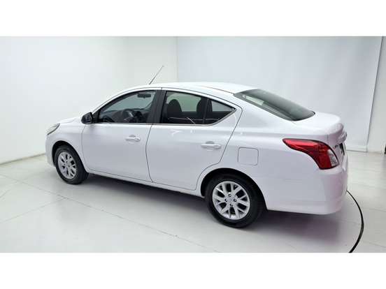 NISSAN-VERSA-2017