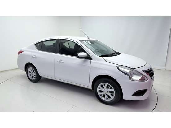 NISSAN-VERSA-2017