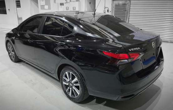 NISSAN-VERSA-2022