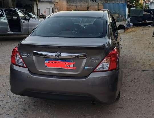 NISSAN-VERSA-2016