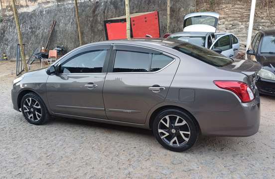 NISSAN-VERSA-2016