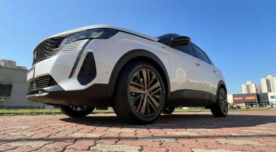 PEUGEOT-3008-2021