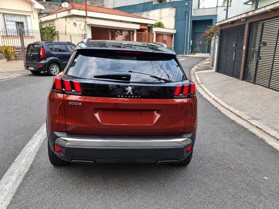 PEUGEOT-3008-2018