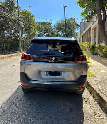 PEUGEOT-5008-2018