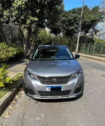 PEUGEOT-5008-2018