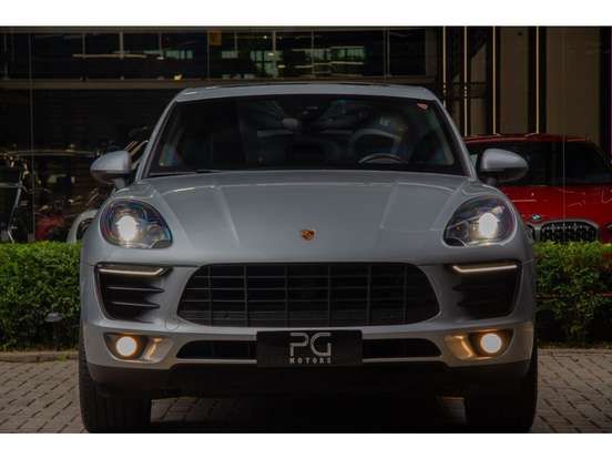 PORSCHE-MACAN-2016