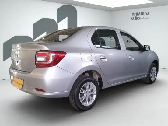 RENAULT-LOGAN-2023