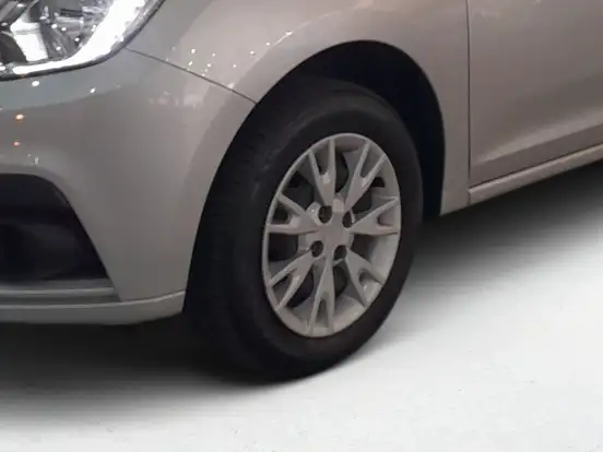 RENAULT-LOGAN-2023
