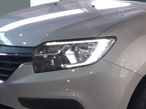 RENAULT-LOGAN-2023