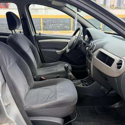 RENAULT-SANDERO-2009