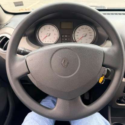 RENAULT-SANDERO-2009