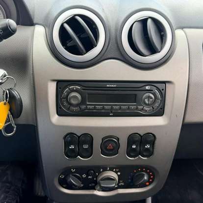 RENAULT-SANDERO-2009