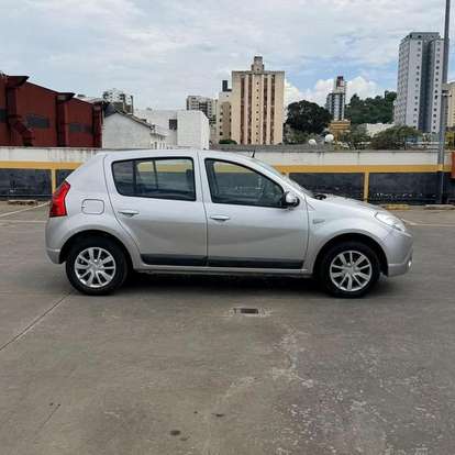 RENAULT-SANDERO-2009
