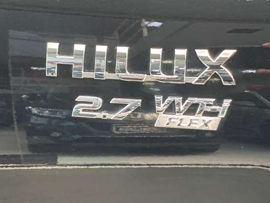TOYOTA-HILUX-2012