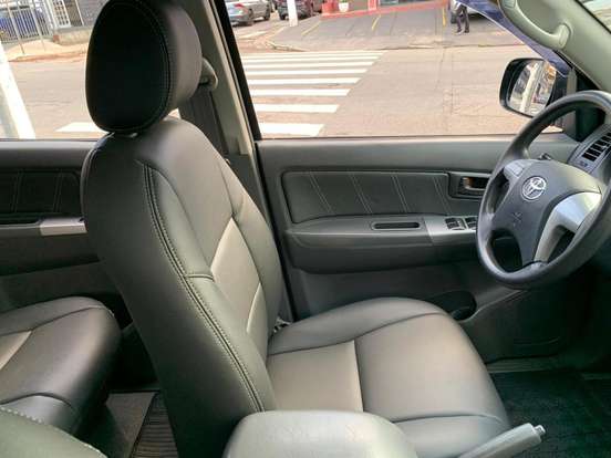 TOYOTA-HILUX-2012