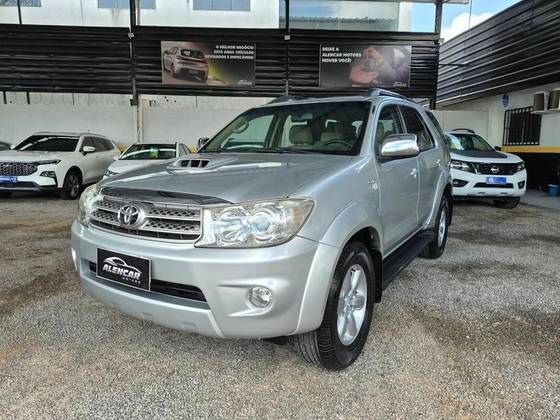 TOYOTA HILUX SW4 3.0 SRV 4X4 16V TURBO INTERCOOLER DIESEL 4P AUTOMÁTICO