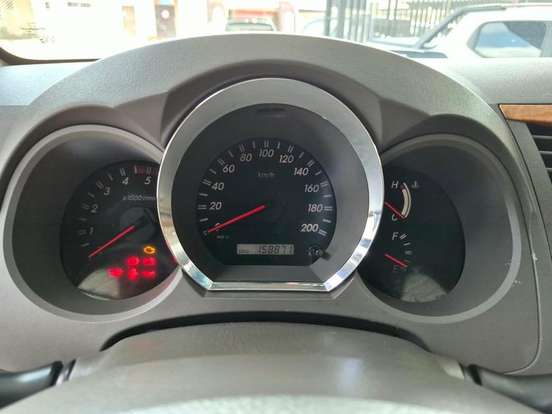 TOYOTA-HILUX SW4-2010