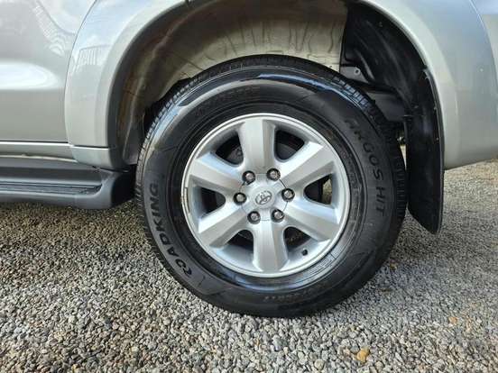 TOYOTA-HILUX SW4-2010