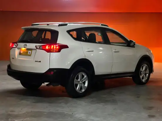 TOYOTA-RAV4-2014