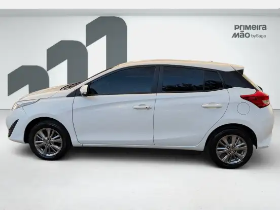 TOYOTA-YARIS-2021